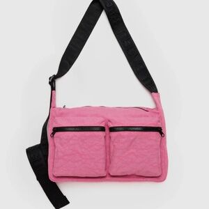 BAGGU Medium Cargo Crossbody in Azalea Pink